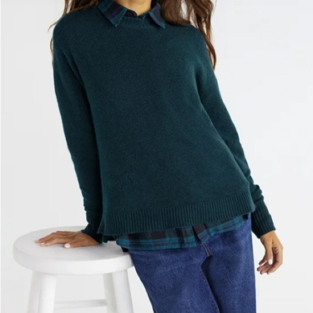 Side button classic crew neck soft sweater